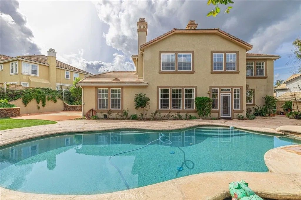 Photo of 574 Oak Tree Court, Simi Valley, CA 93065 (MLS # SR26048098)