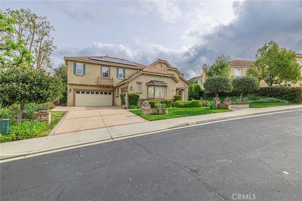 Photo of 574 Oak Tree Court, Simi Valley, CA 93065 (MLS # SR26048098)