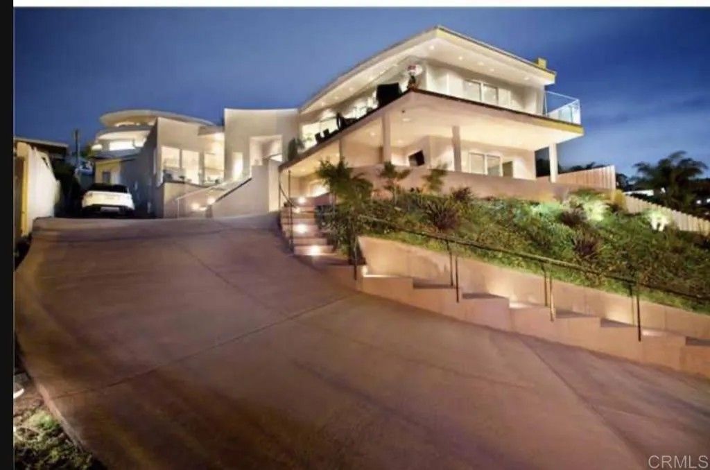 Photo of 1518 Monmouth Drive, Pacific Beach (san Diego), CA 92109 (MLS # PTP2601230)