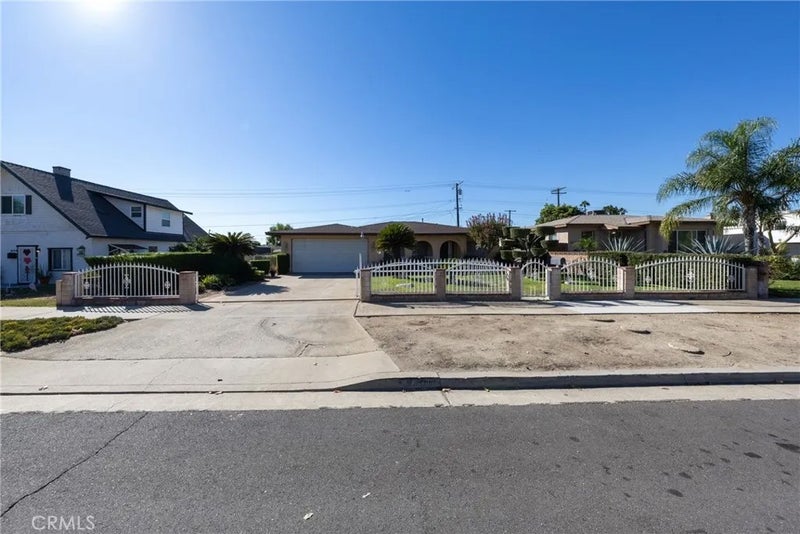 824 E I Street
