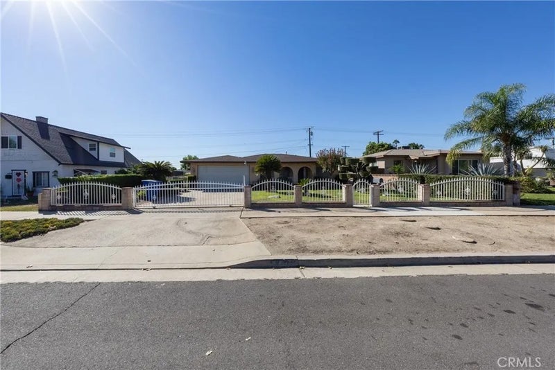 824 E I Street