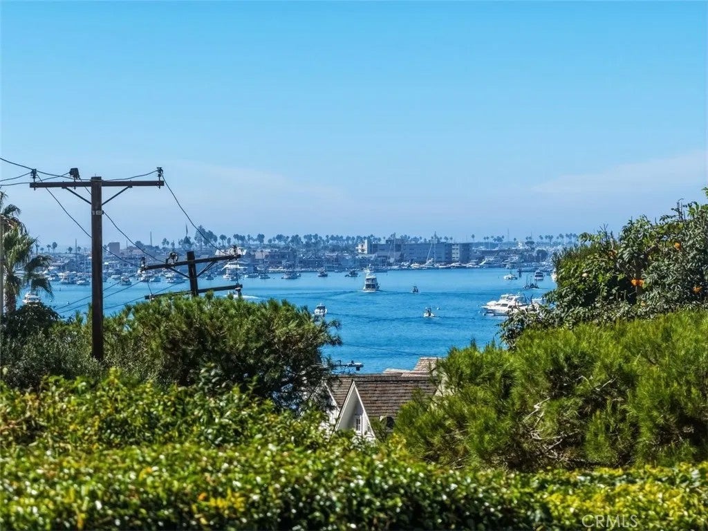 2516 Bayside Dr