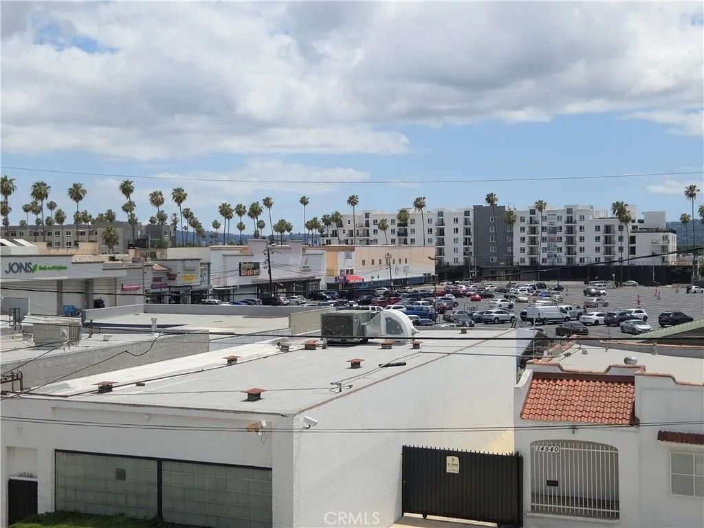 Photo of 14537 Archwood St #301, Van Nuys, CA 91405 (MLS # RS26090266)