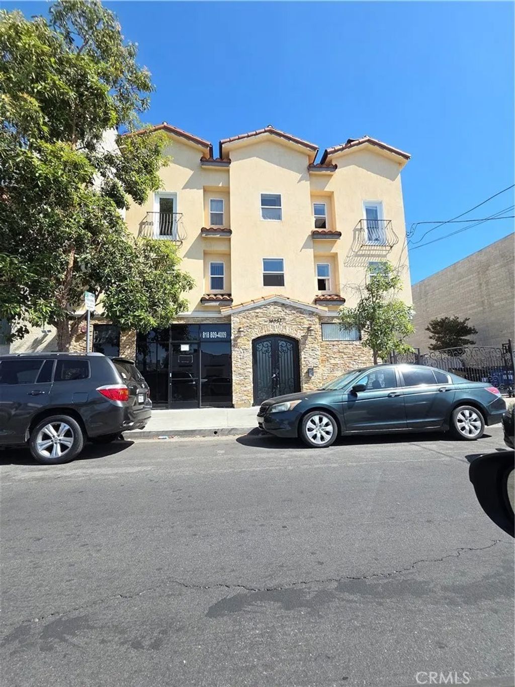 Photo of 14537 Archwood St #301, Van Nuys, CA 91405 (MLS # RS26090266)