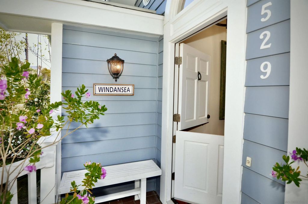 Photo of 529 Fern Glen, La Jolla, CA 92037 (MLS # 250024711)