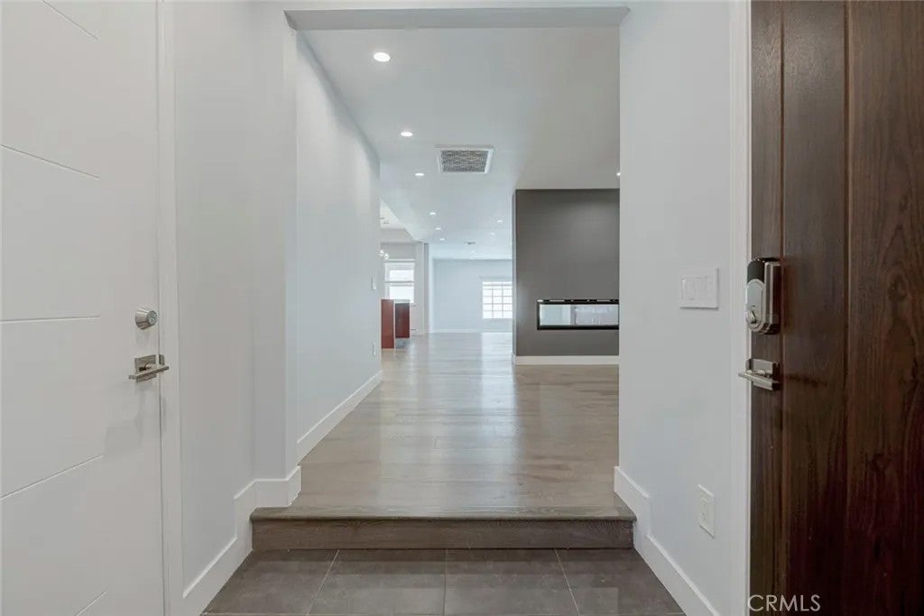 523 E Fairmount