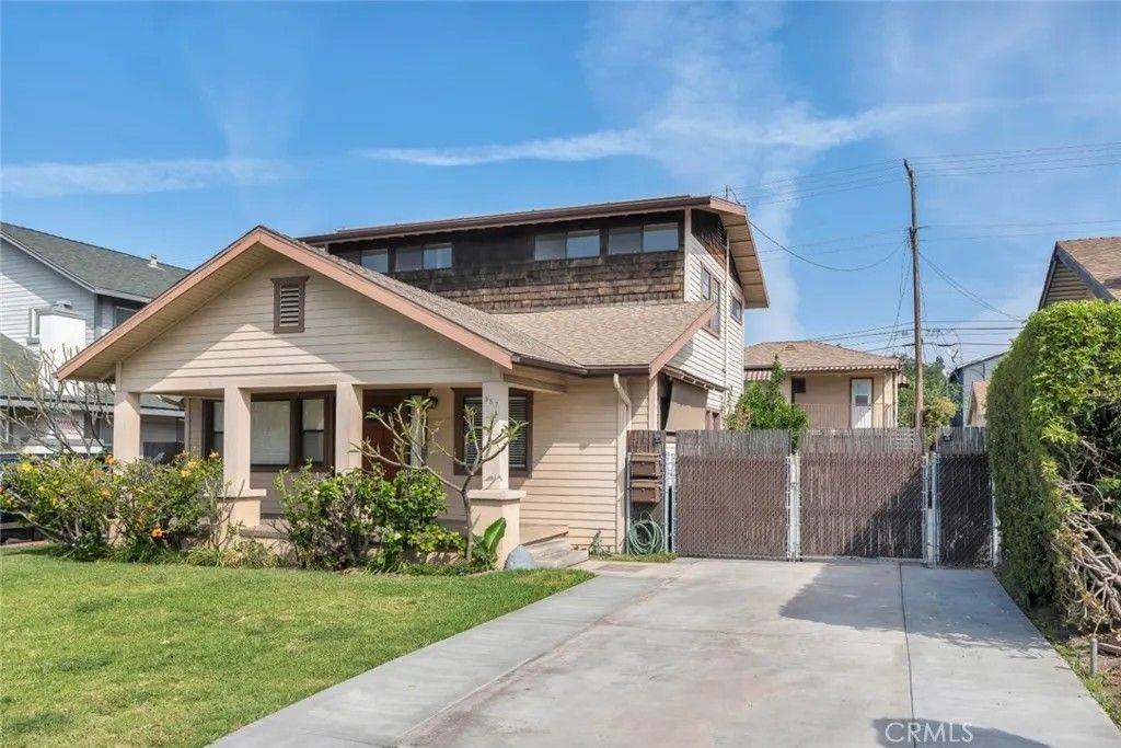 Photo of 357 Vine Street, Glendale, CA 91204 (MLS # BB26069109)