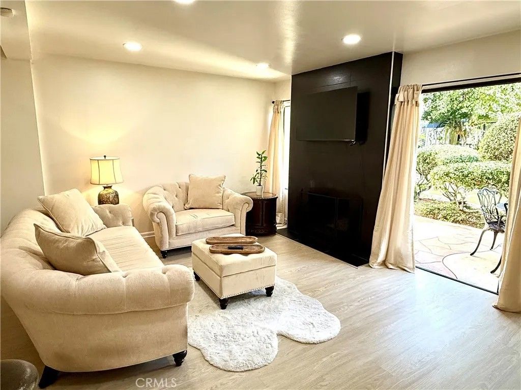 Photo of 5720 Owensmouth #152, Woodland Hills, CA 91367 (MLS # SR26024135)