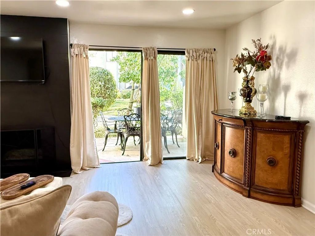 Photo of 5720 Owensmouth #152, Woodland Hills, CA 91367 (MLS # SR26024135)