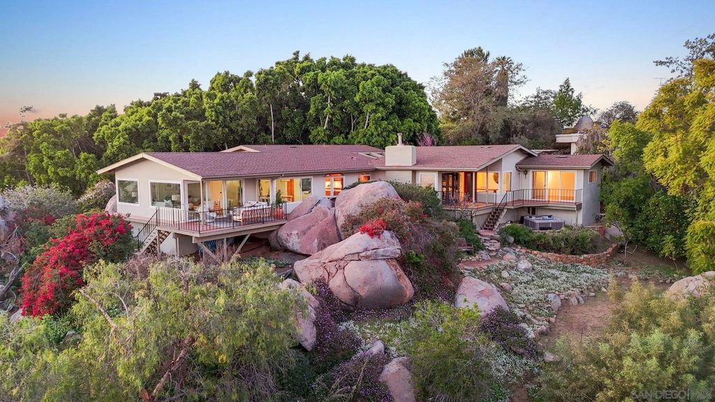 Photo of 4815 Sunrise Hills Dr, El Cajon, CA 92020 (MLS # 260004601)