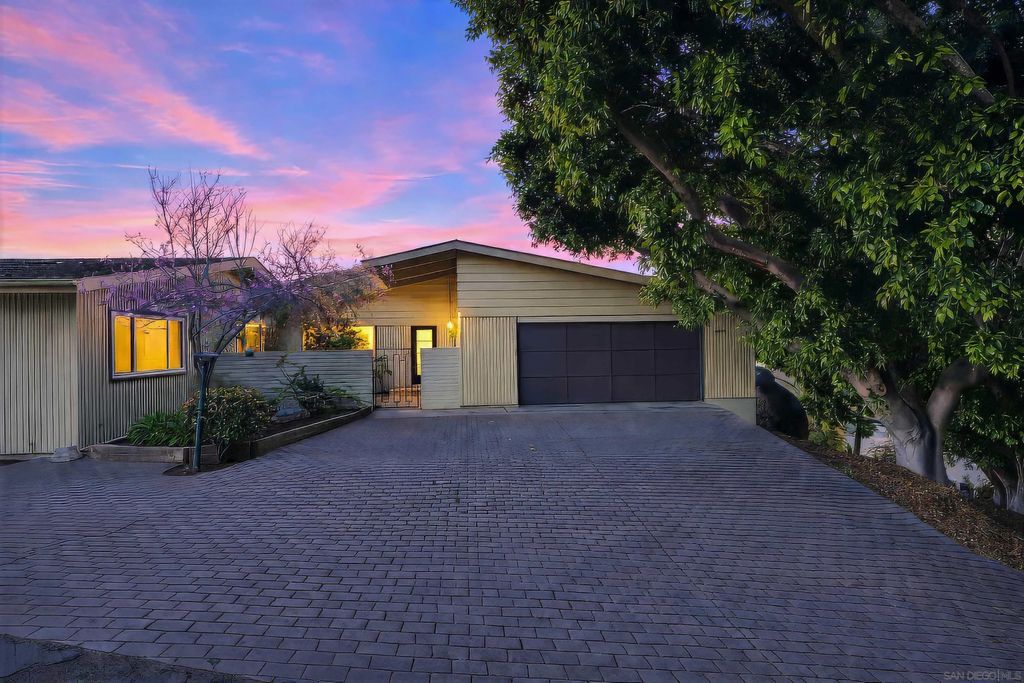 Photo of 4815 Sunrise Hills Dr, El Cajon, CA 92020 (MLS # 260004601)