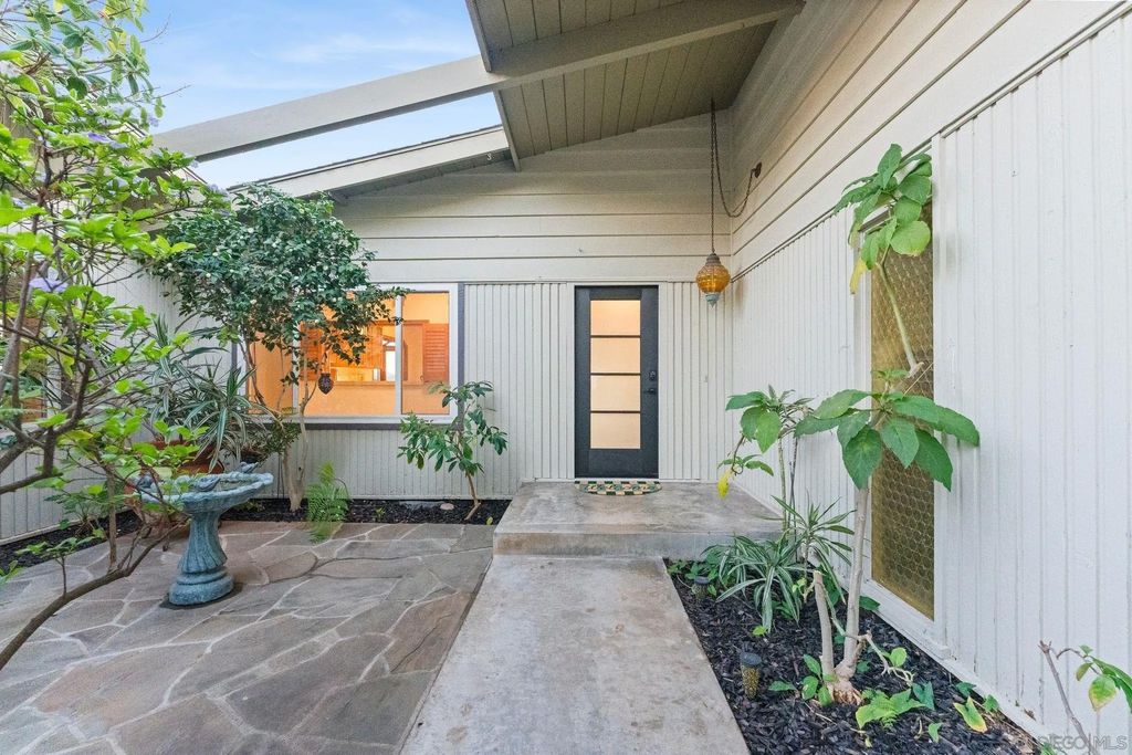 Photo of 4815 Sunrise Hills Dr, El Cajon, CA 92020 (MLS # 260004601)