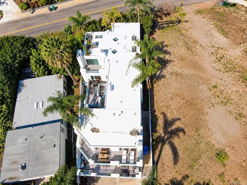4594 Cove Drive