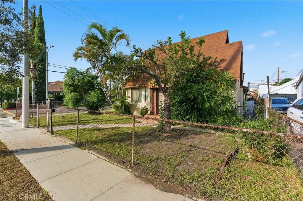 Photo of 4101 E 57th St, Maywood, CA 90270 (MLS # AR26092799)