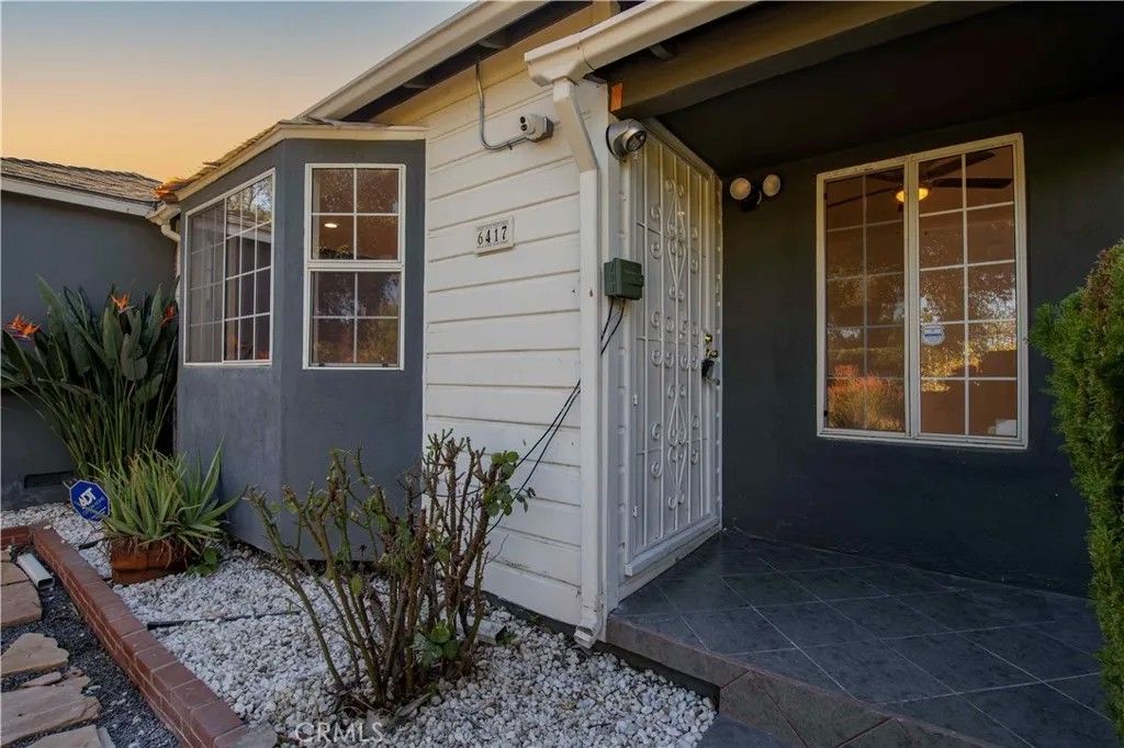 Photo of 6417 White Oak Ave, Reseda, CA 91335 (MLS # SR25271870)