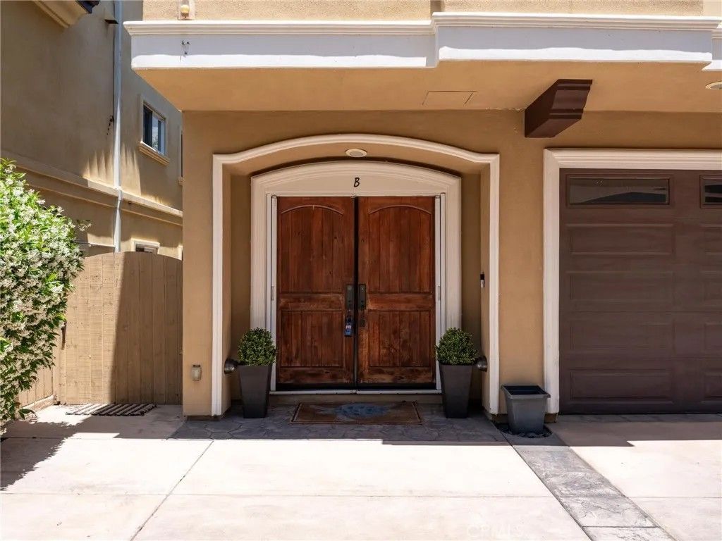 Photo of 520 N Elena, Redondo Beach, CA 90277 (MLS # SB26001458)