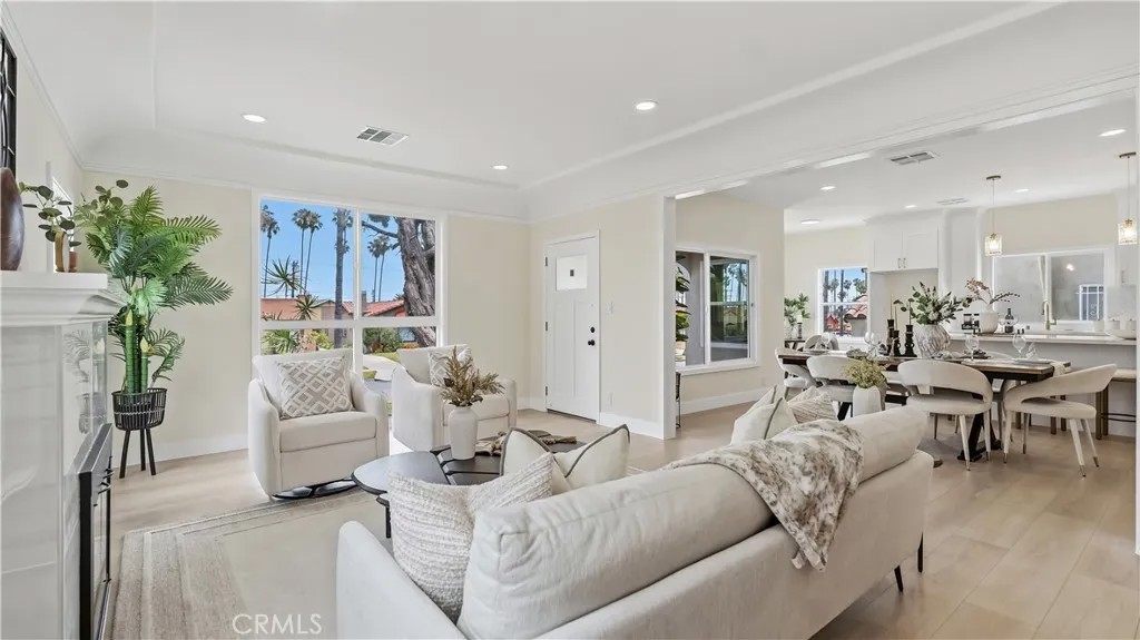 5513 S Mullen
