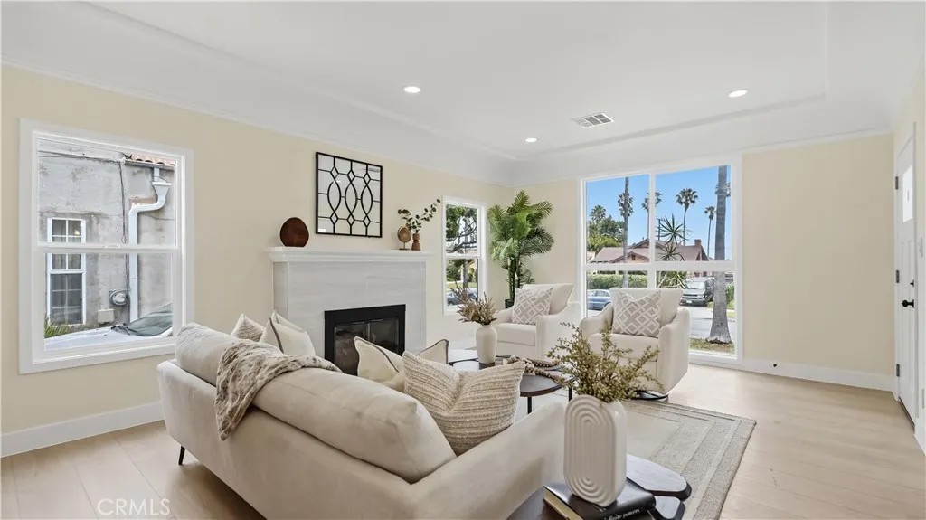 5513 S Mullen