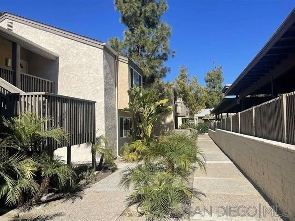 Photo of 8640 Via Mallorca #H, La Jolla, CA 92037 (MLS # 260002266)