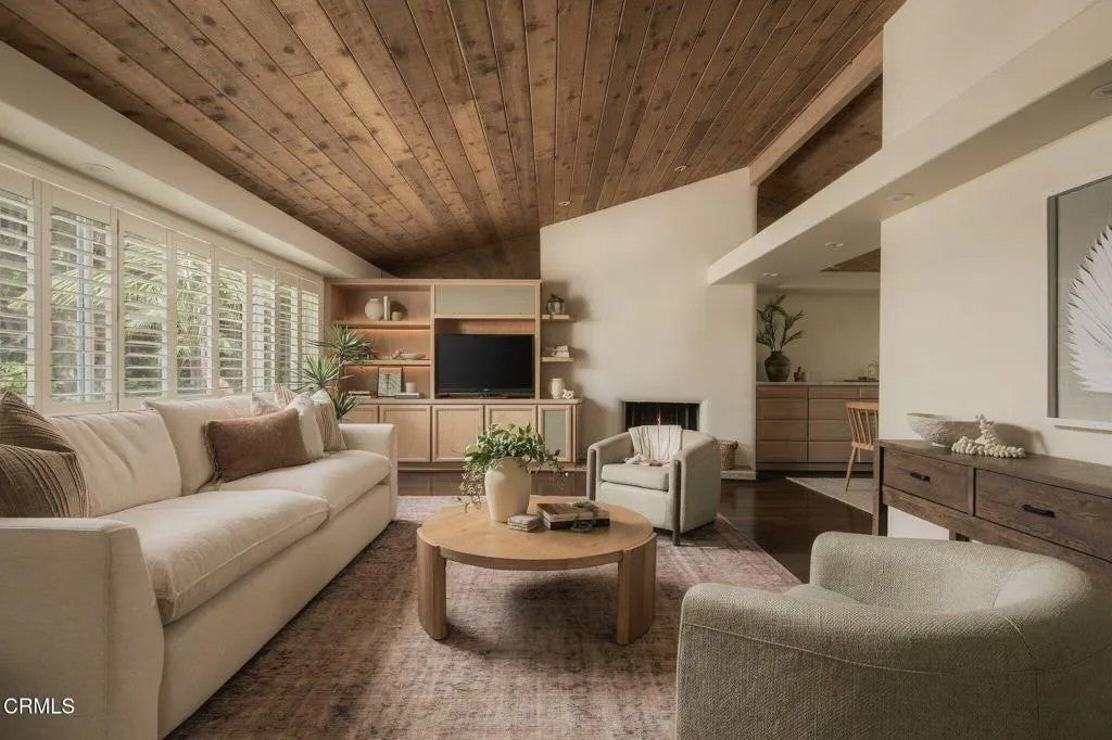 1249 COLINA Vista