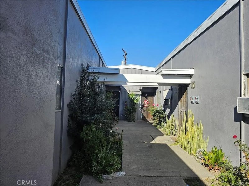 2121 W Catalina