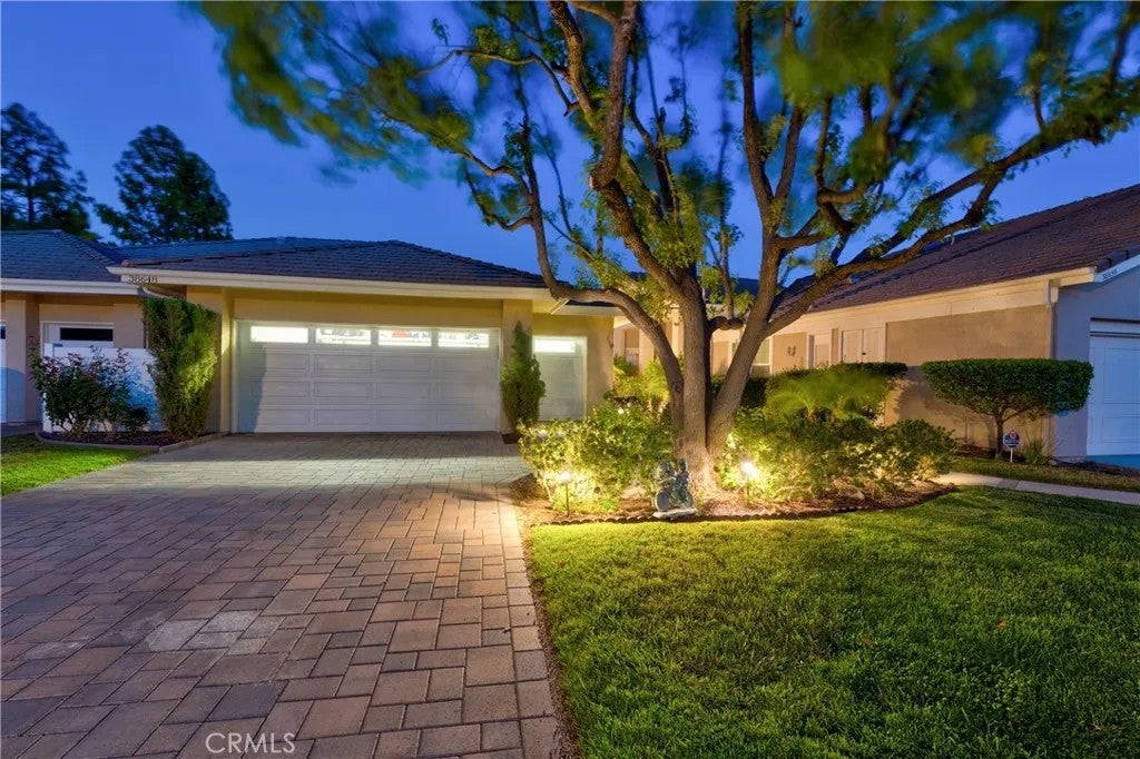 Photo of 38648 Bears Paw Dr, Murrieta, CA 92562 (MLS # SW26125570)