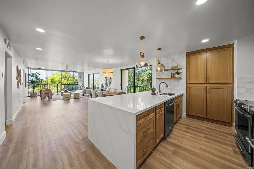 2500 Torrey Pines Road 305