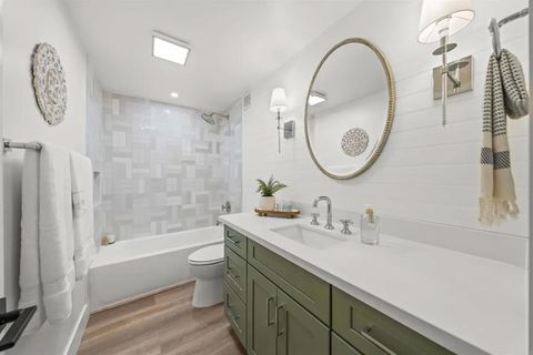 Tiny photo for 2500 Torrey Pines Road #305, La Jolla, CA 92037 (MLS # PTP2506592)