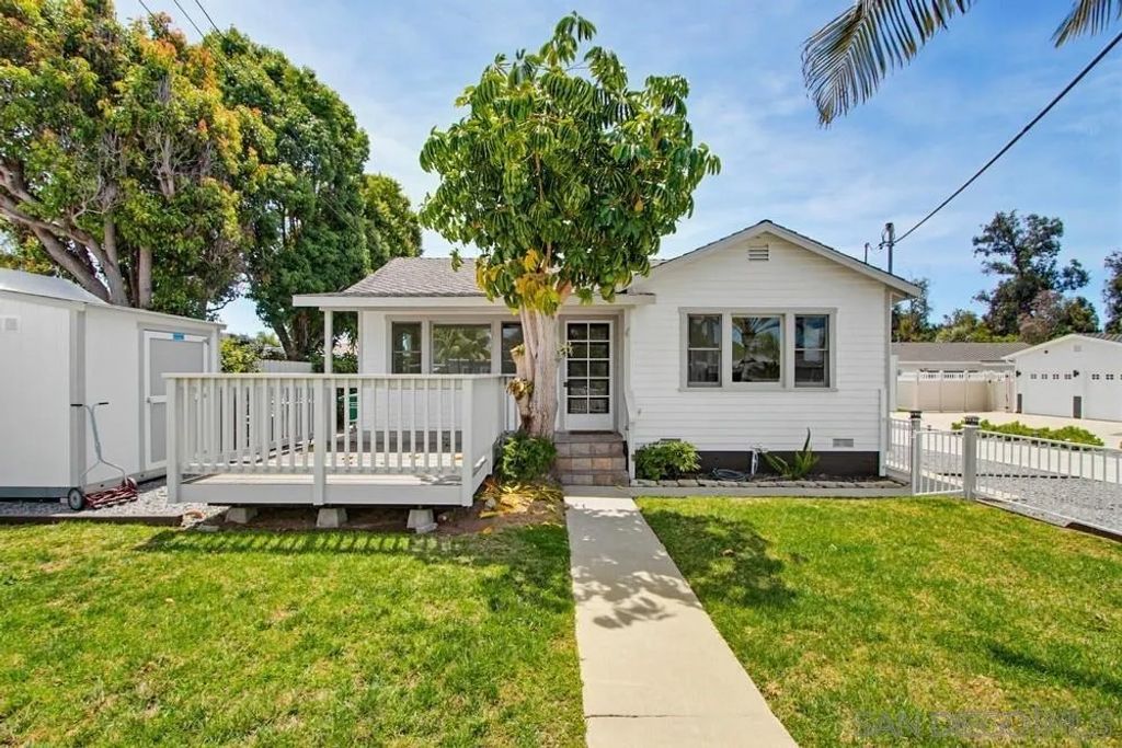 Photo of 1027 Knowles Ave, Carlsbad, CA 92008 (MLS # 260010164)
