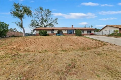 Photo of 17028 Via Los Caballeros, Riverside, CA 92504 (MLS # IV26057220)