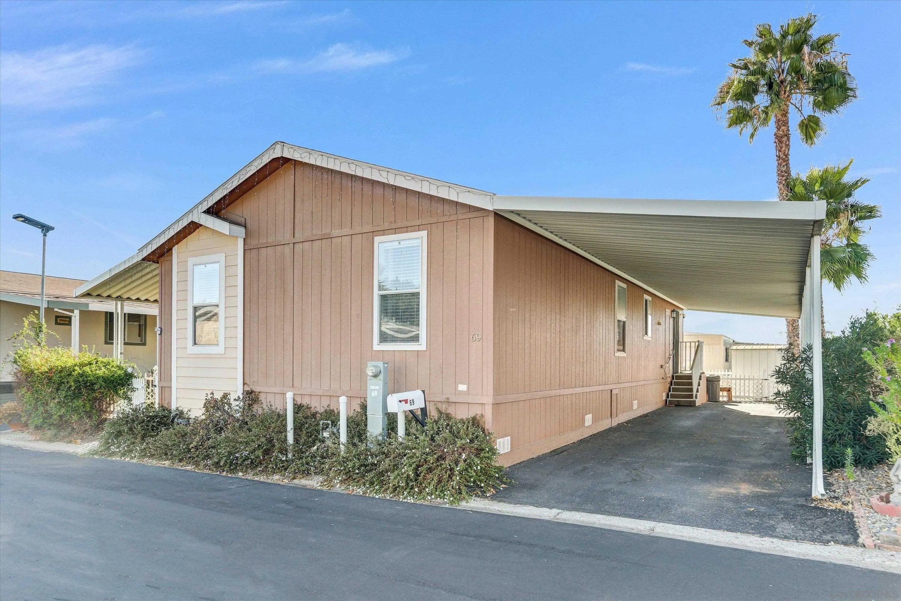 450 E Bradley Ave 69