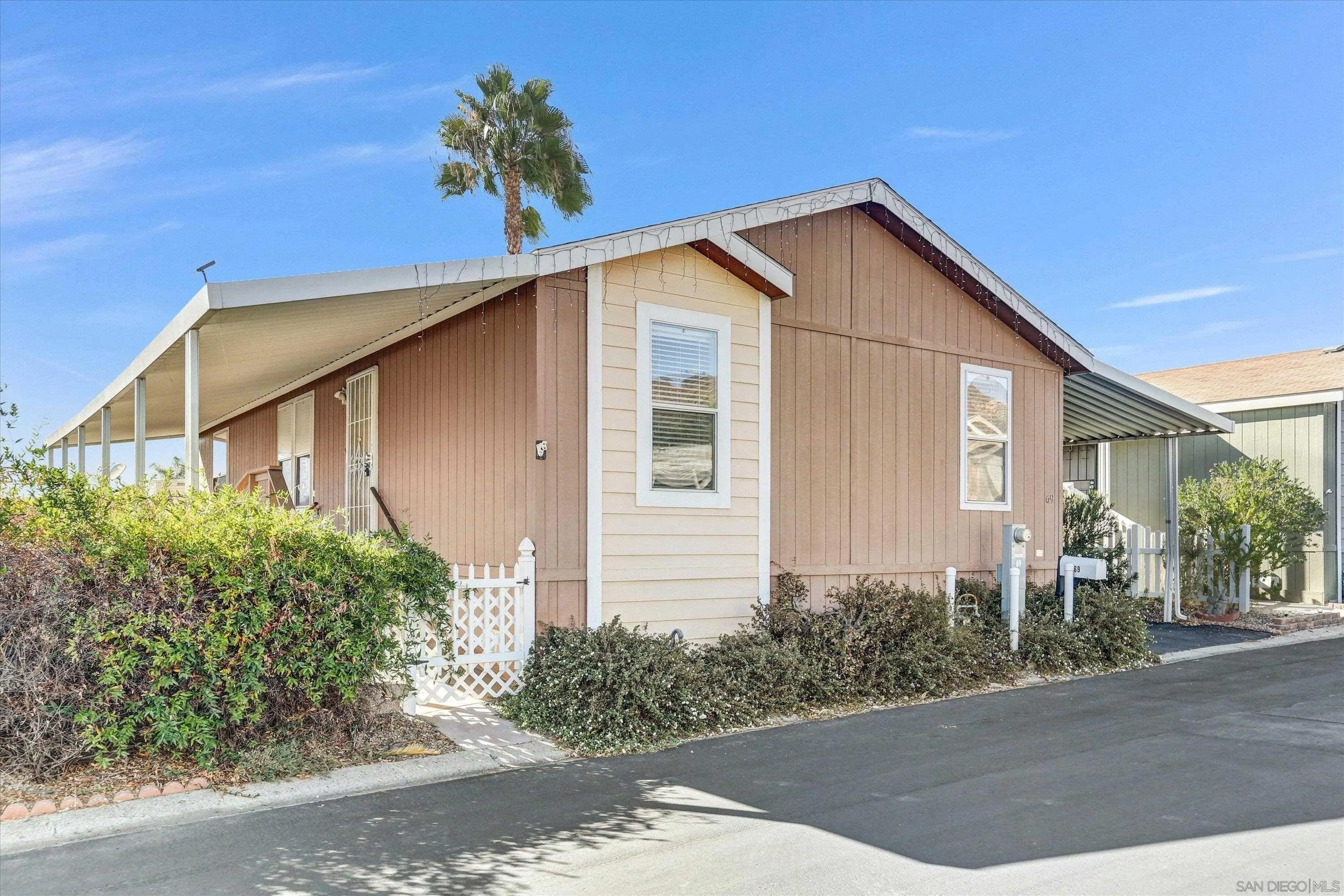 450 E Bradley Ave 69