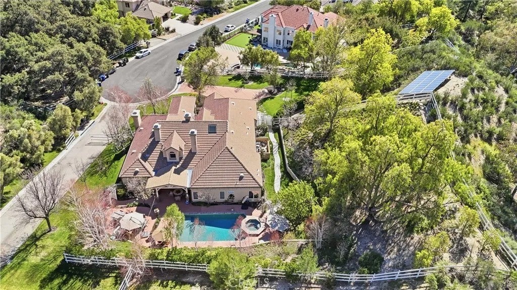 27139 Crystal Springs