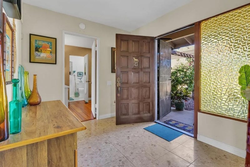 2542 Los Cerritos Lane