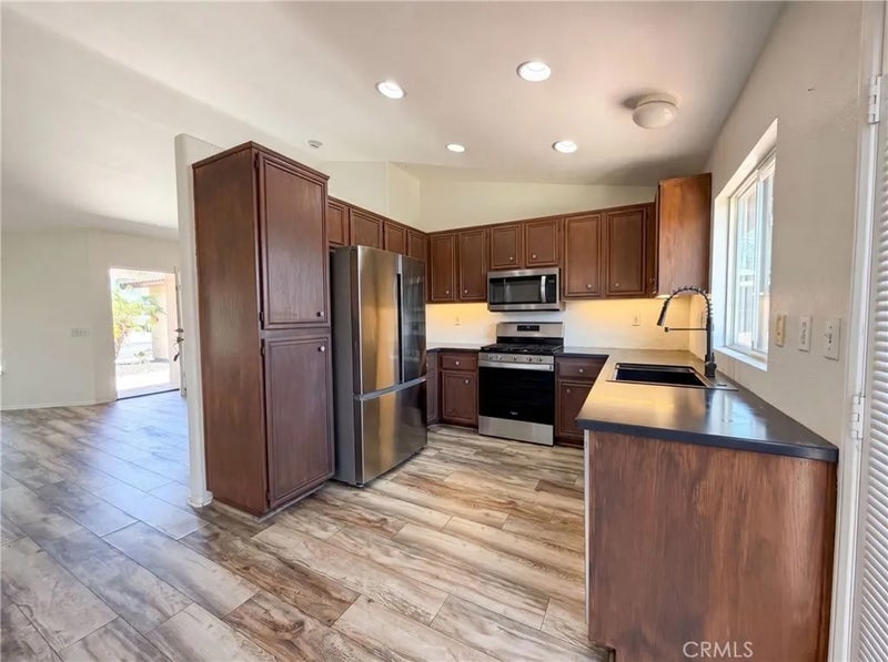 22125 Country Hills