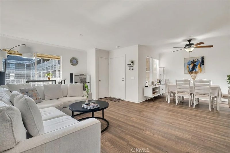 300 E Chestnut