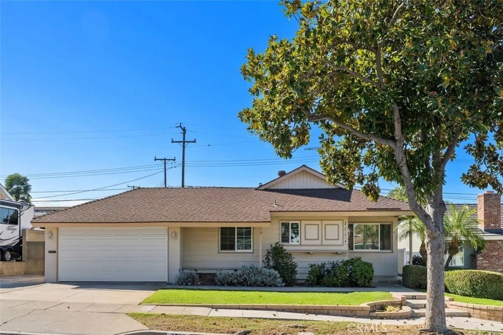 2736 E Coolidge