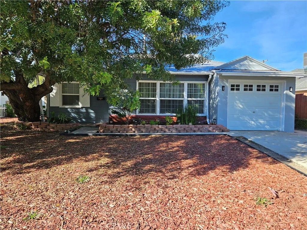 Photo of 18237 Valley Vista Boulevard, Tarzana, CA 91356 (MLS # SR26044501)