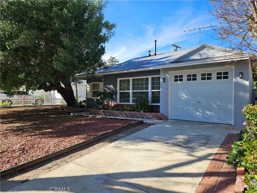 Photo of 18237 Valley Vista Boulevard, Tarzana, CA 91356 (MLS # SR26044501)