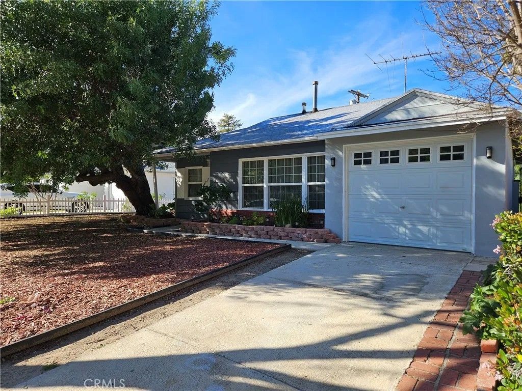 Photo of 18237 Valley Vista Boulevard, Tarzana, CA 91356 (MLS # SR26044501)