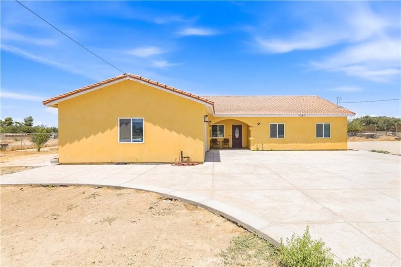 9285 E Avenue Q14
