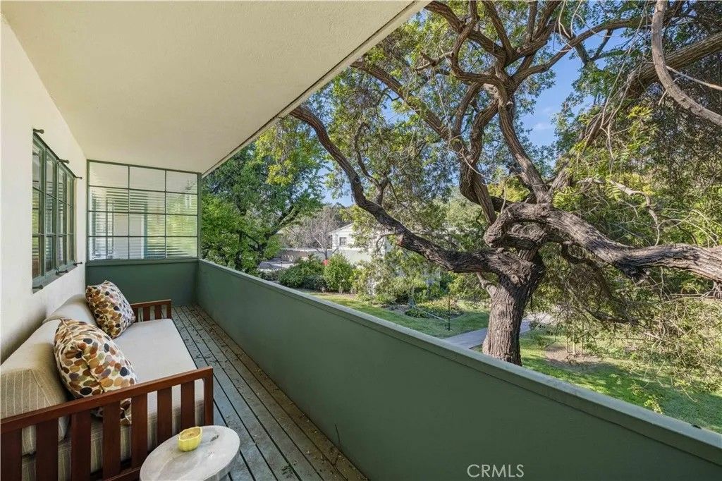 Photo of 5150 Village Grn, Los Angeles, CA 90016 (MLS # OC26043668)