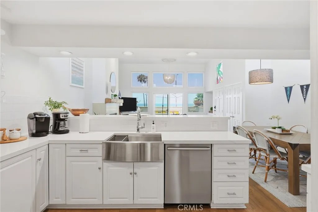 2202 W Oceanfront