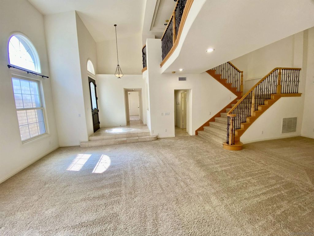 Photo of 1326 Caminito Arriata, La Jolla, CA 92037 (MLS # 250030052)