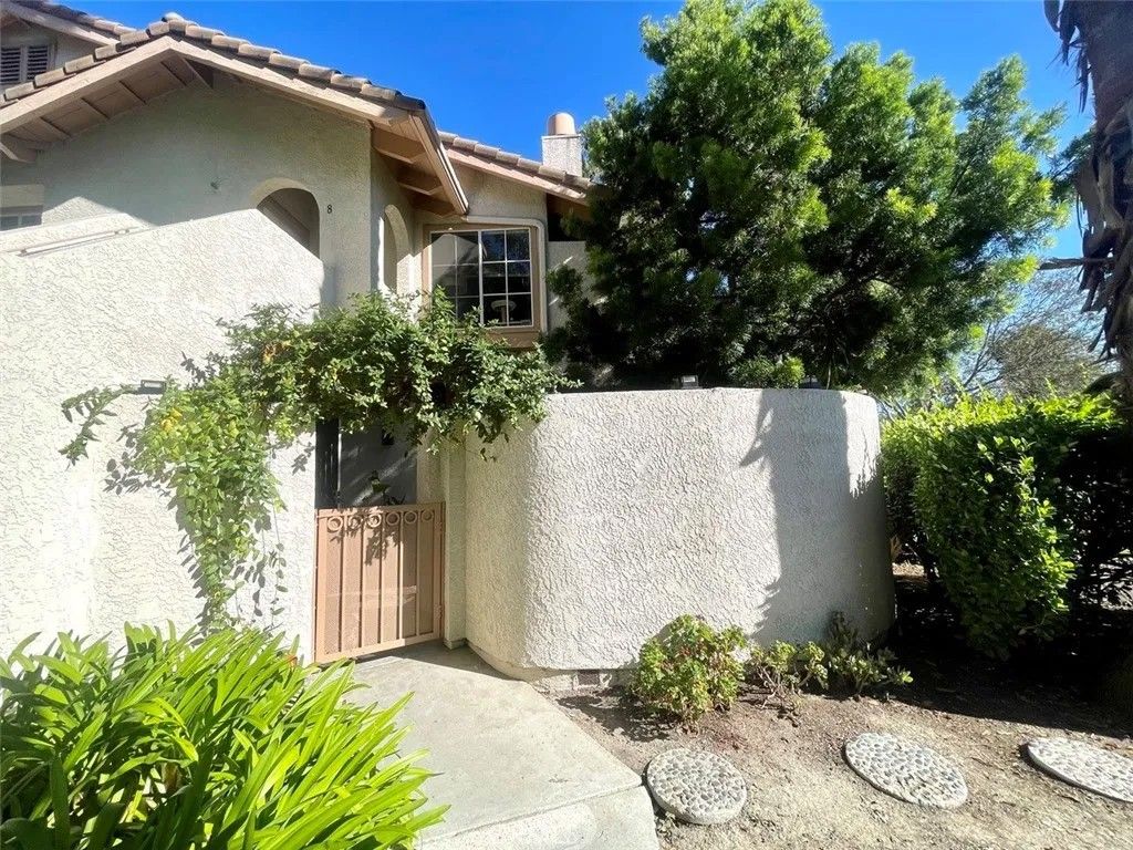 Photo of 26592 Las Palmas #4, Laguna Hills, CA 92656 (MLS # OC25201280)