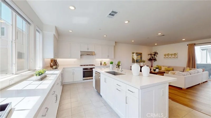 1066 N Anaheim 1