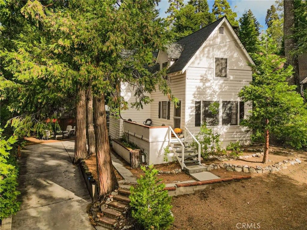 Photo of 144 Marshall Road, Lake Arrowhead, CA 92352 (MLS # IG26093166)