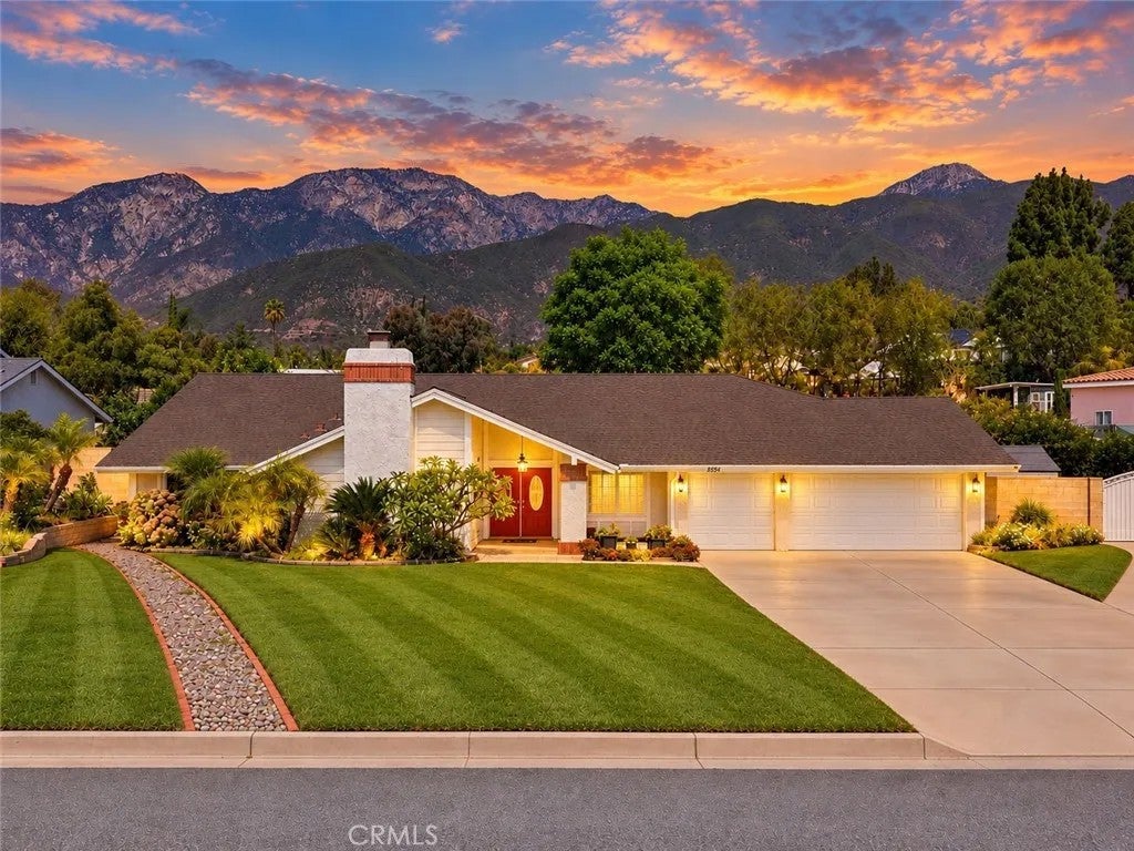 8554 Hillside