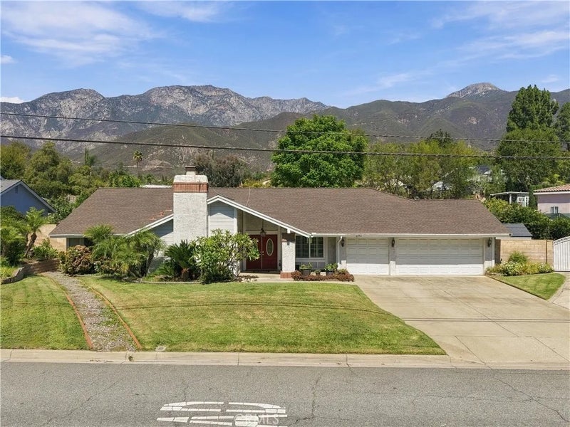 8554 Hillside
