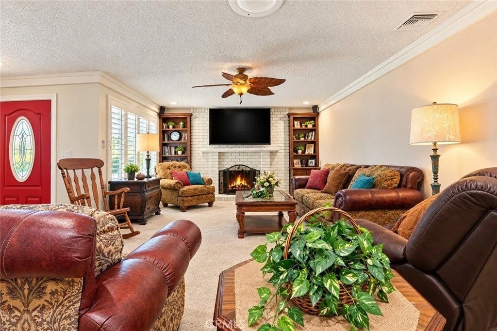8554 Hillside